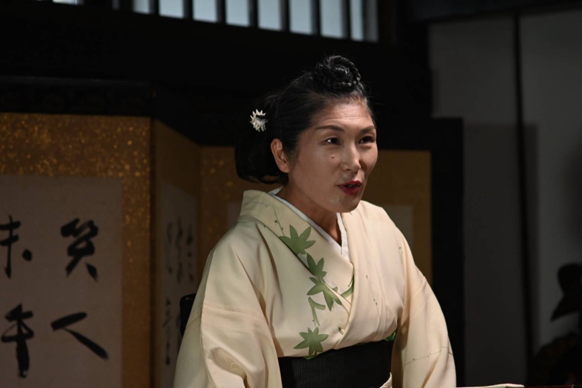 Kanda Masami in a cream kimono with maple-leaf pattern